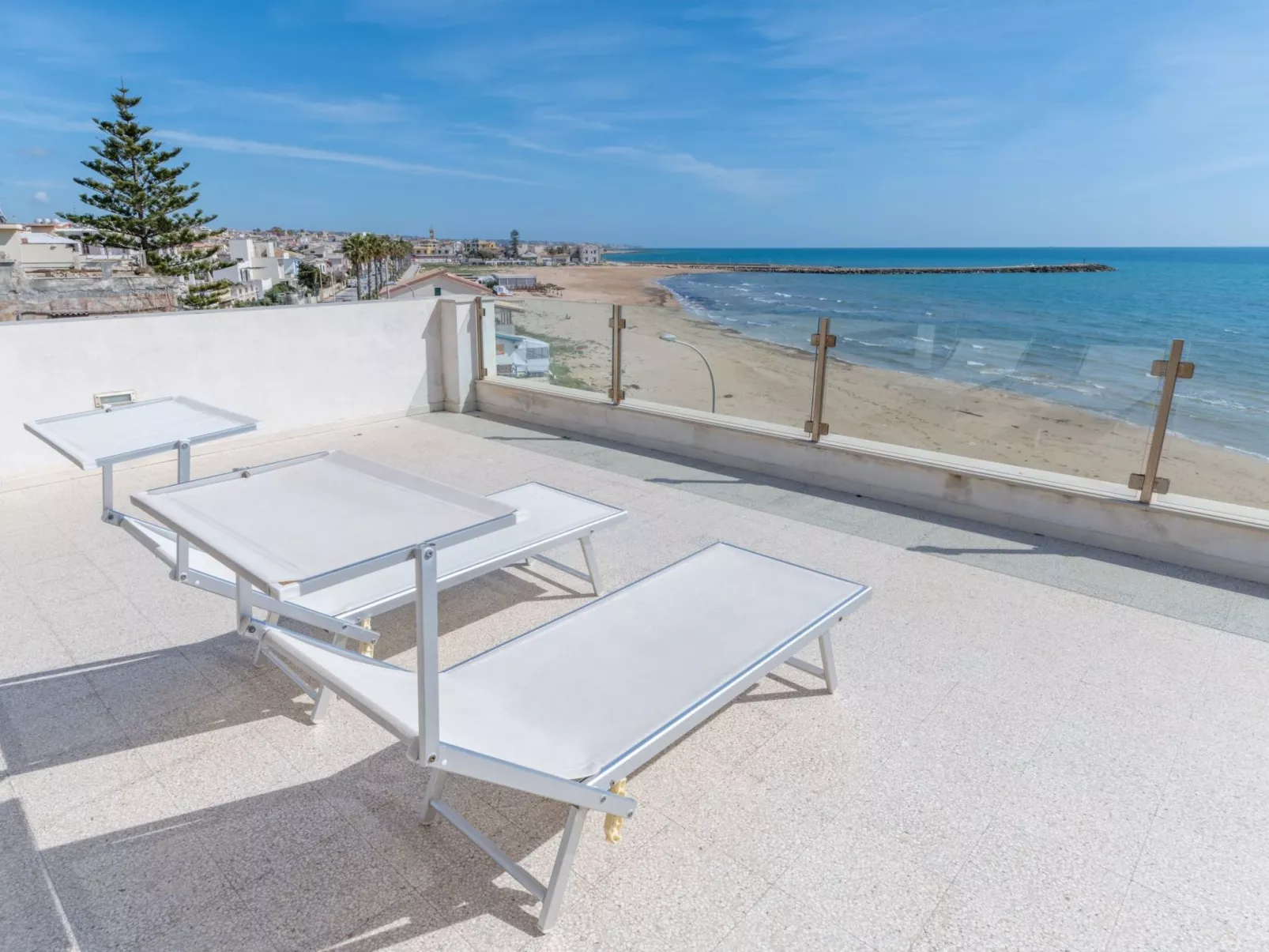 In Donnalucata mit Grill und Terrasse-Outside