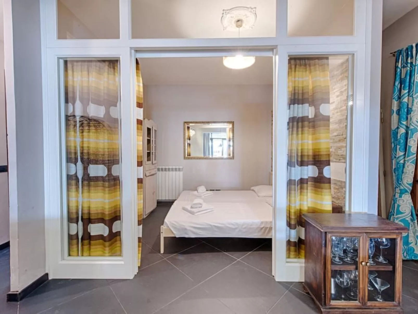 Zwei Schlafzimmer mit Garten und Whirlpool-Dedans