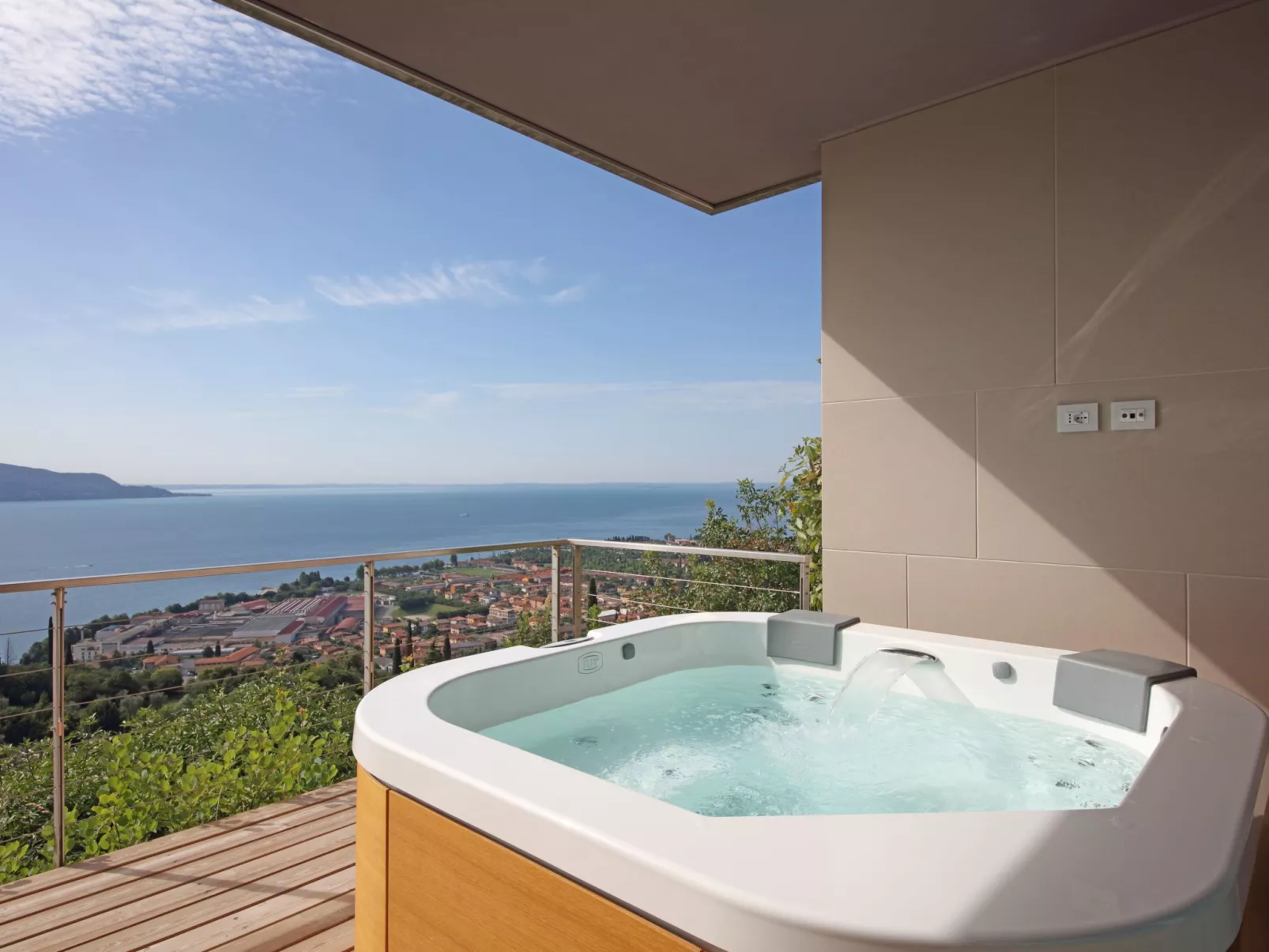 Exklusive Villa Agave mit Seeblick und privatem Pool-Draußen