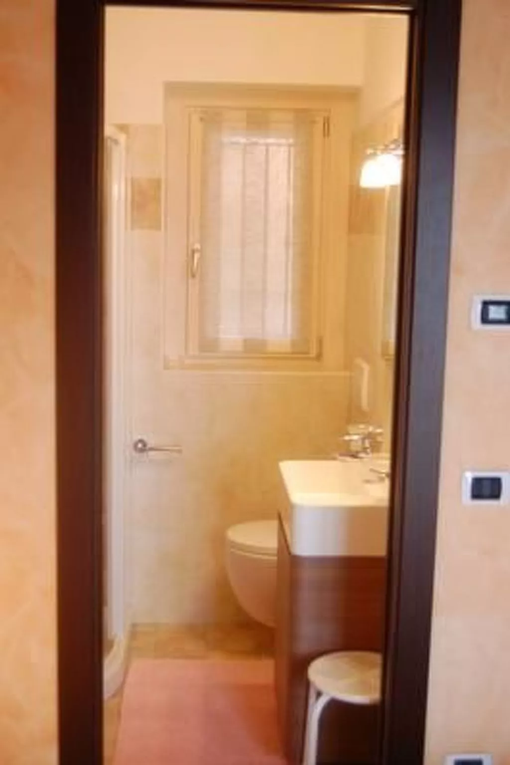 Rustikales Haus in ruhiger Lage mit  Seesicht-Drinnen