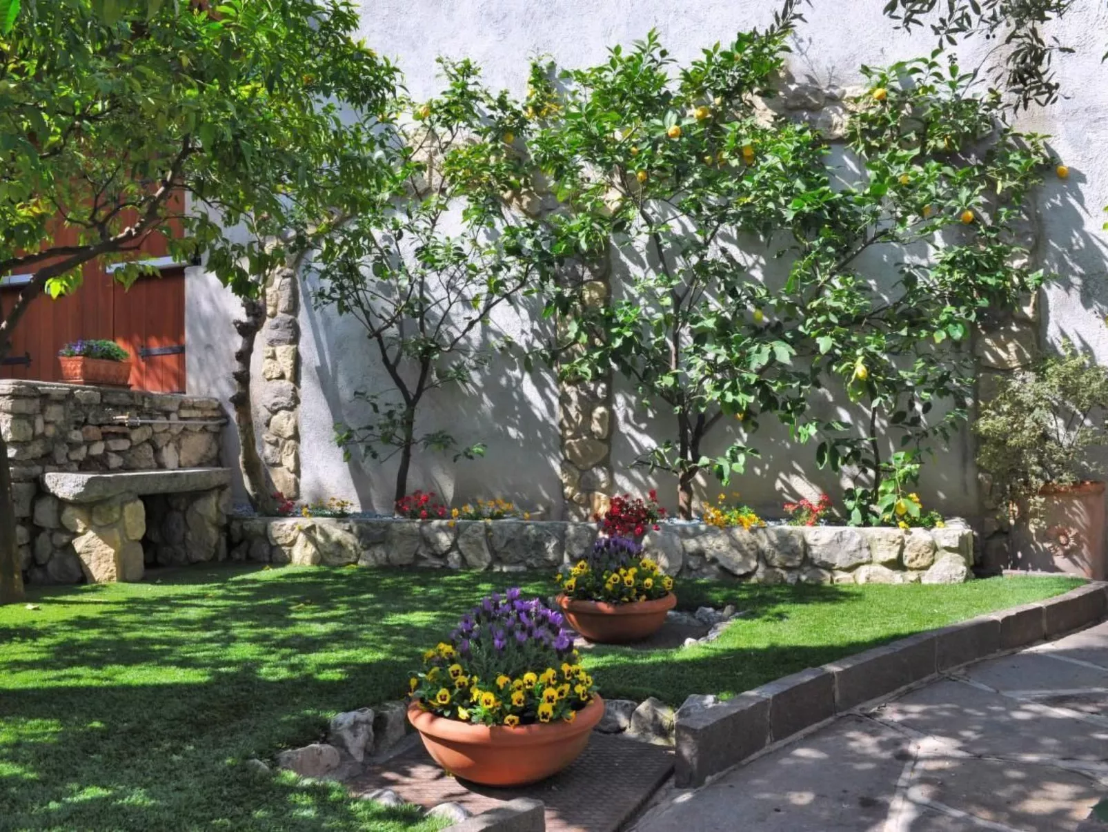 Große Wohnung in Limone Sul Garda mit Terrasse und Garten und Nah am Strand-Outside