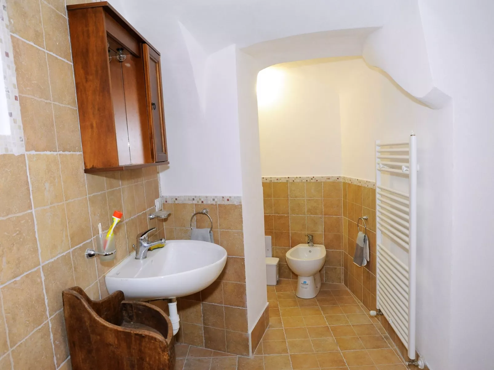 'Medieval House' mit Terrasse-Inside