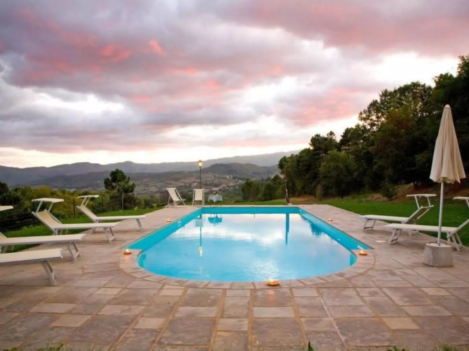 Villa Liz' Anwesen mit privatem Pool-Outside