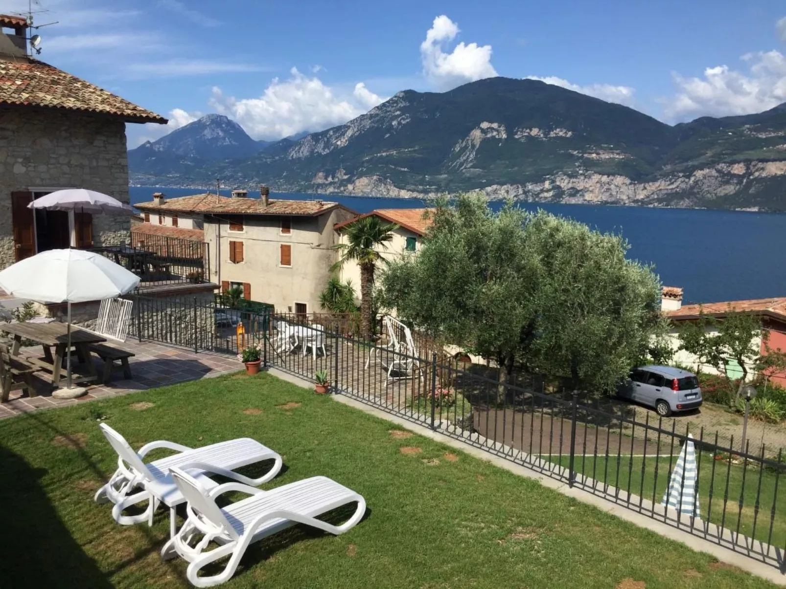 Wohnung nr. 2 im Casa Mary mit Balkon und Seeblick-Outside