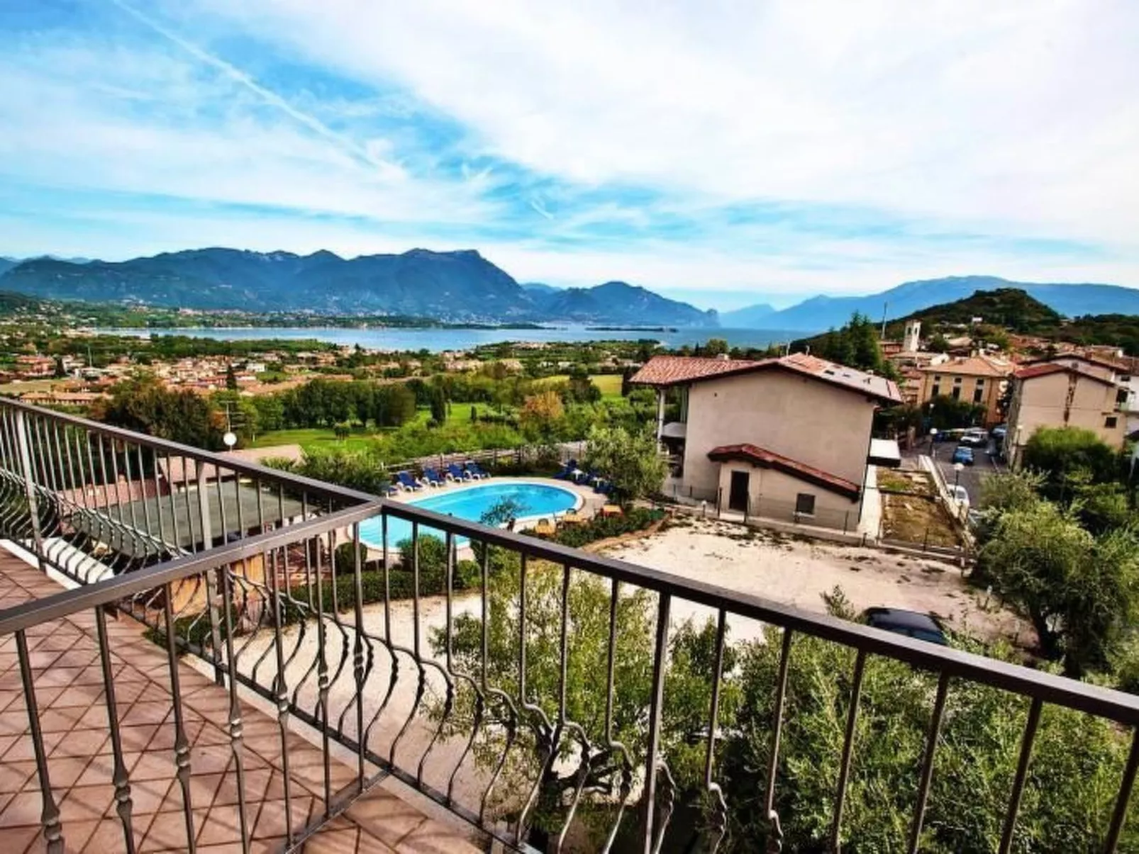 Wohnung in Solarolo mit privatem Parkplatz-Draußen