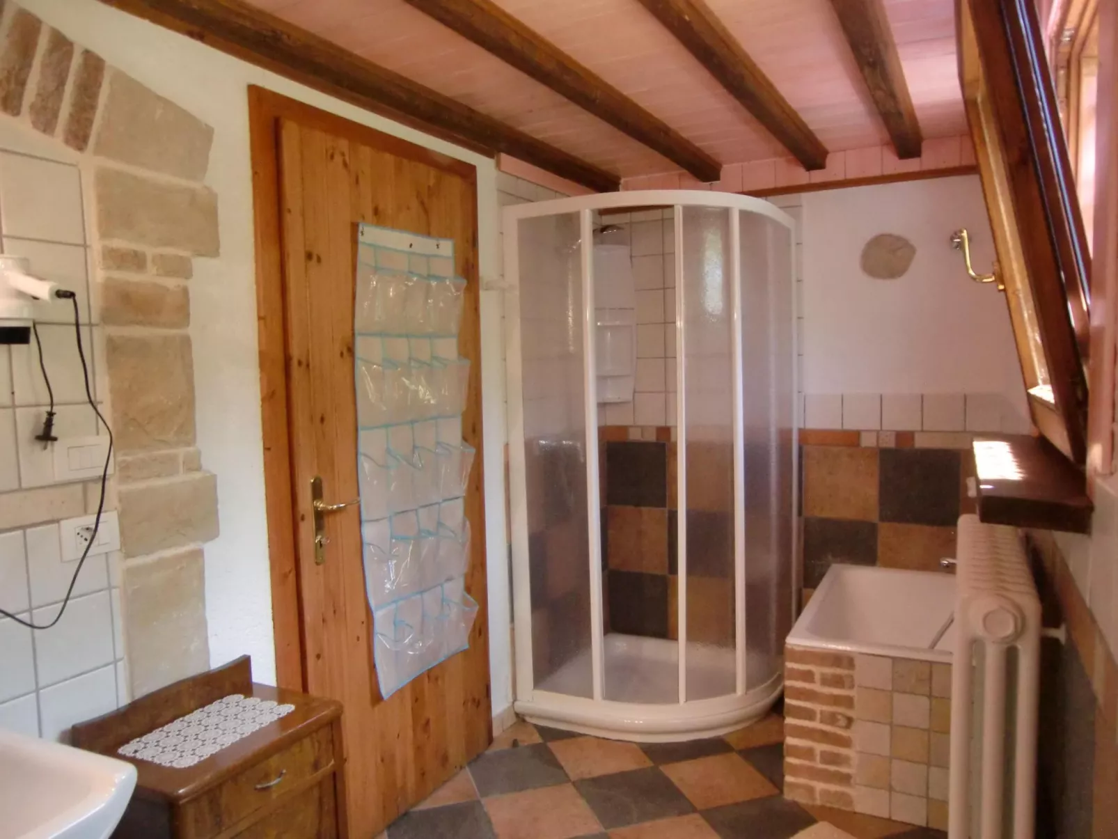 Freistehendes Haus mit eingezäuntem Privatgarten-Inside