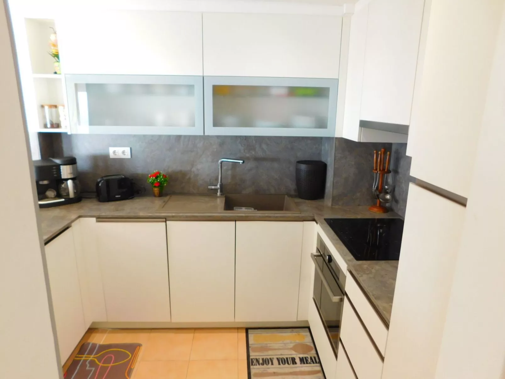 Mit großer Terrasse und Parkplatz in Salatar, Roses-Inside