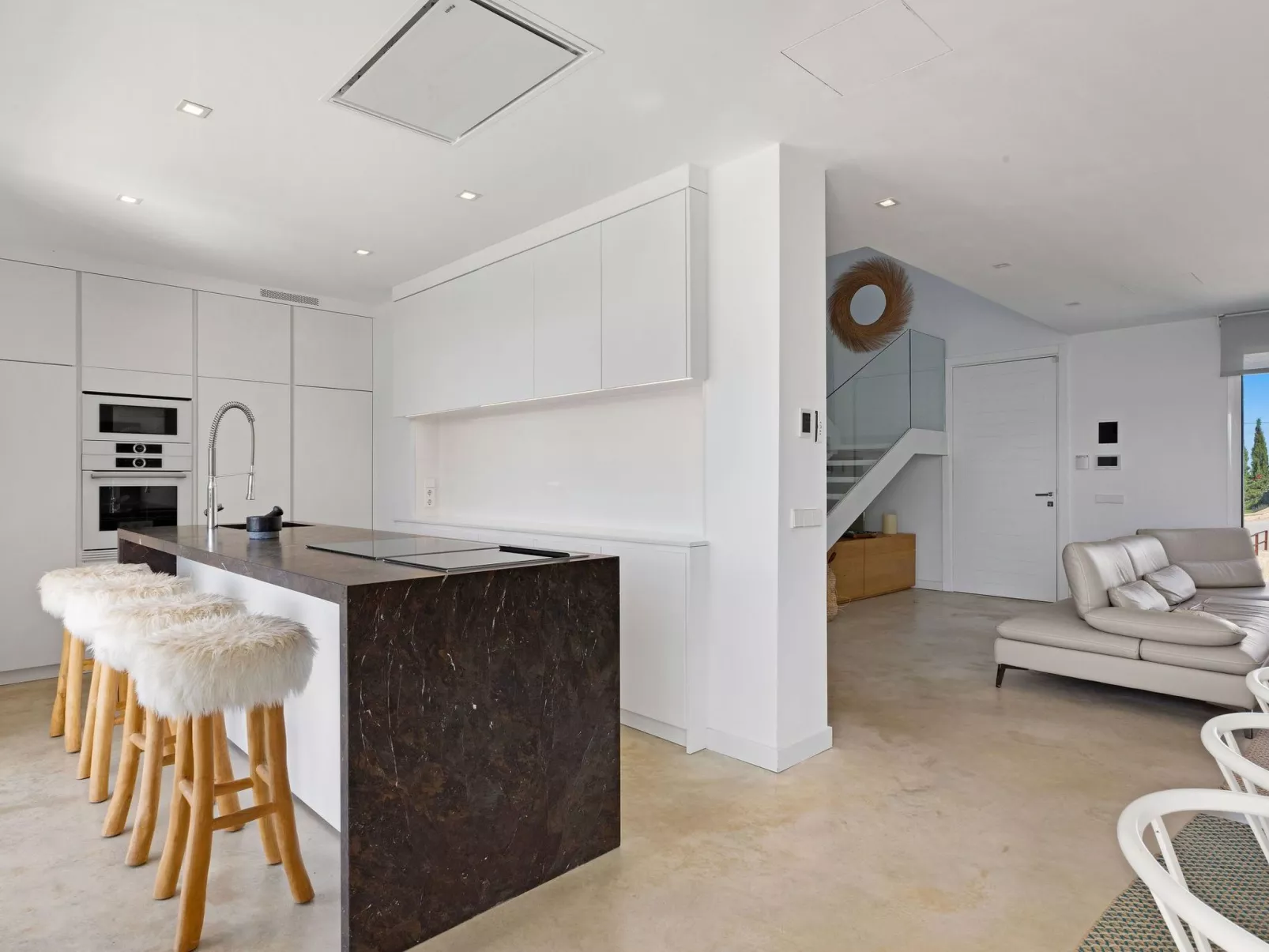 Luxuriöse Villa mit beheiztem Pool für 8 Personen-Drinnen