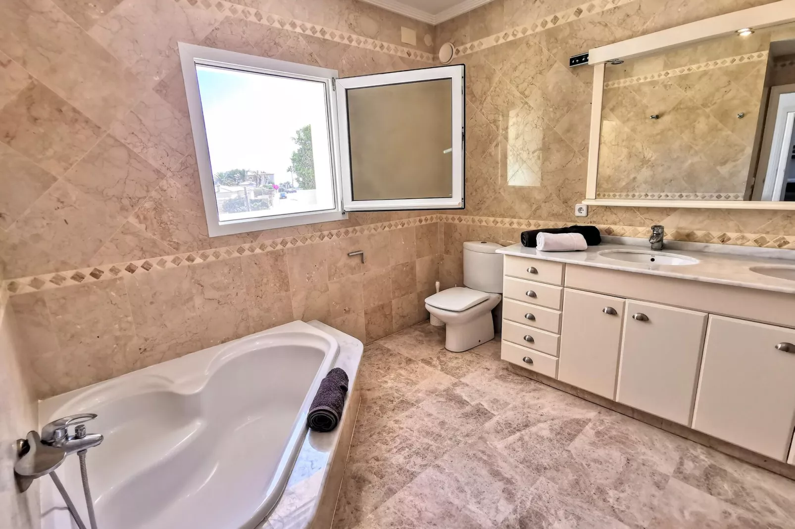 Luxe villa in Javea met panoramisch uitzicht-Salle de bain