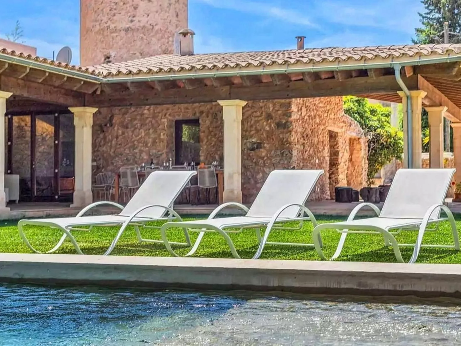 Luxuriöse Villa mit Pool und Klimaanlage für 8 Personen-Draußen