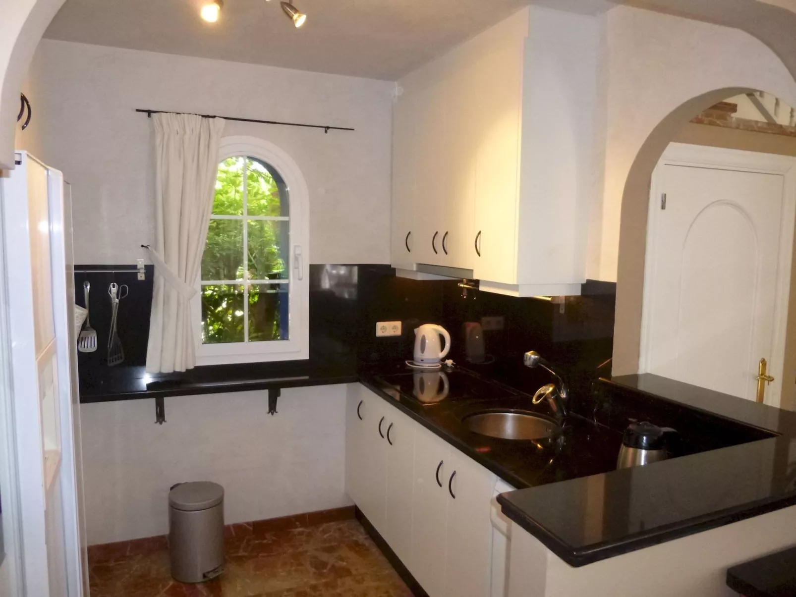 Mit Blick auf das Wasser-Inside