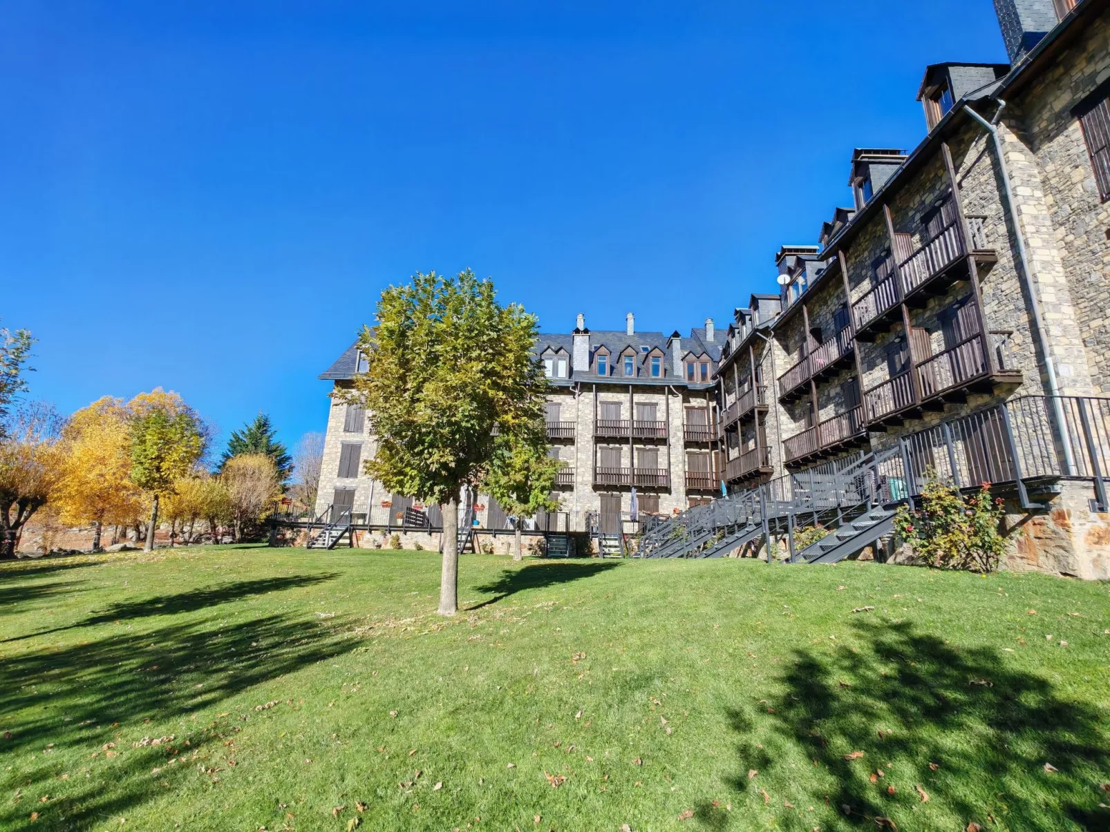 Wohnung Besiberri 3 befindet sich im Erdgeschoss mit Terrasse Vall de Boí-Outside
