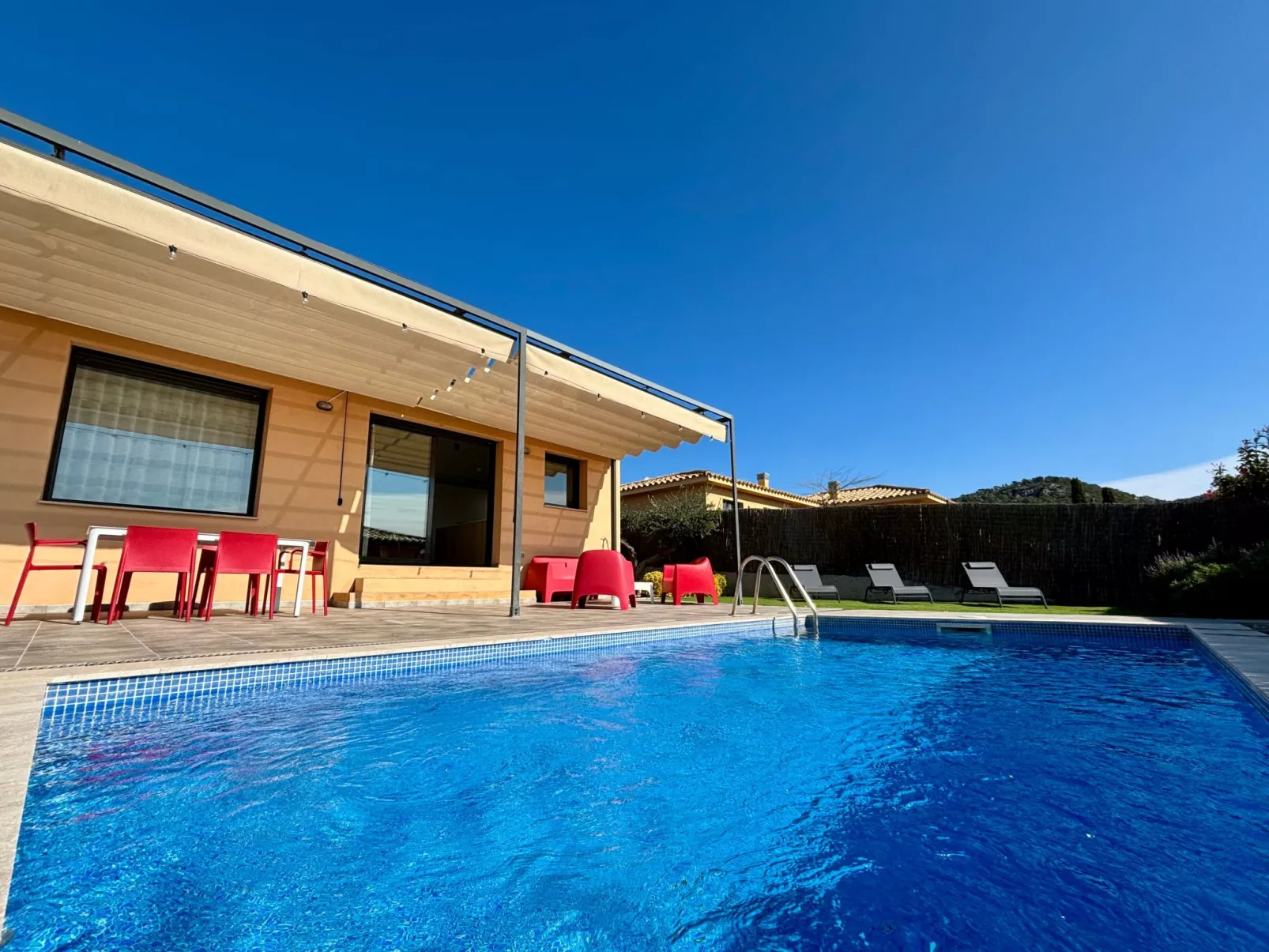 Medes Mar 4 mit Privatem Pool-Draußen