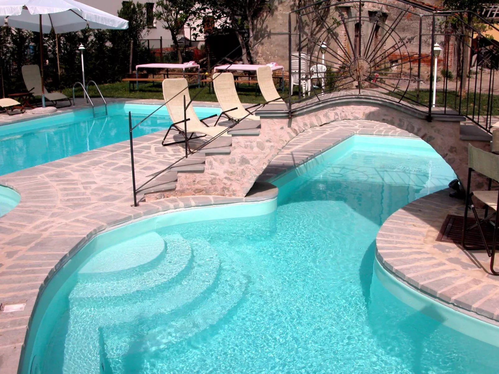 Altes Kloster und eleganter Landsitz-Outside