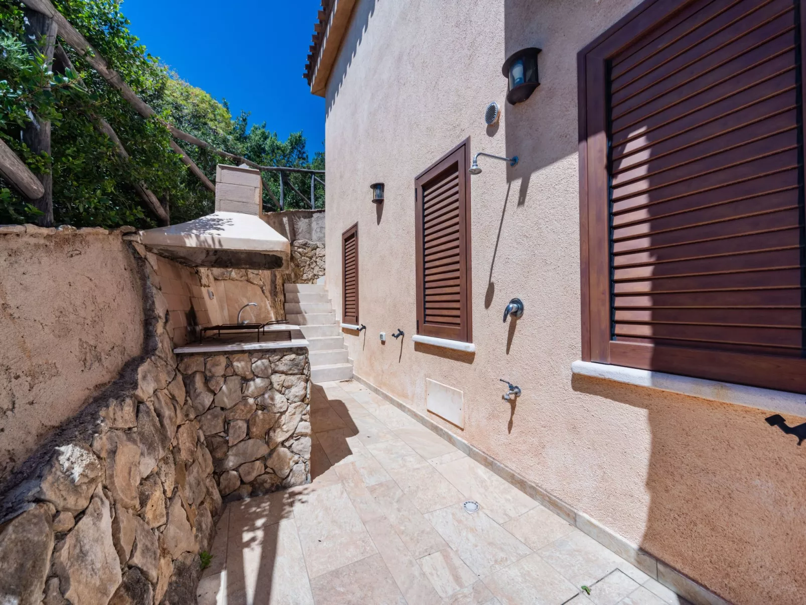 Moderne Villa mit atemberaubendem Blick auf die Küste-Outside