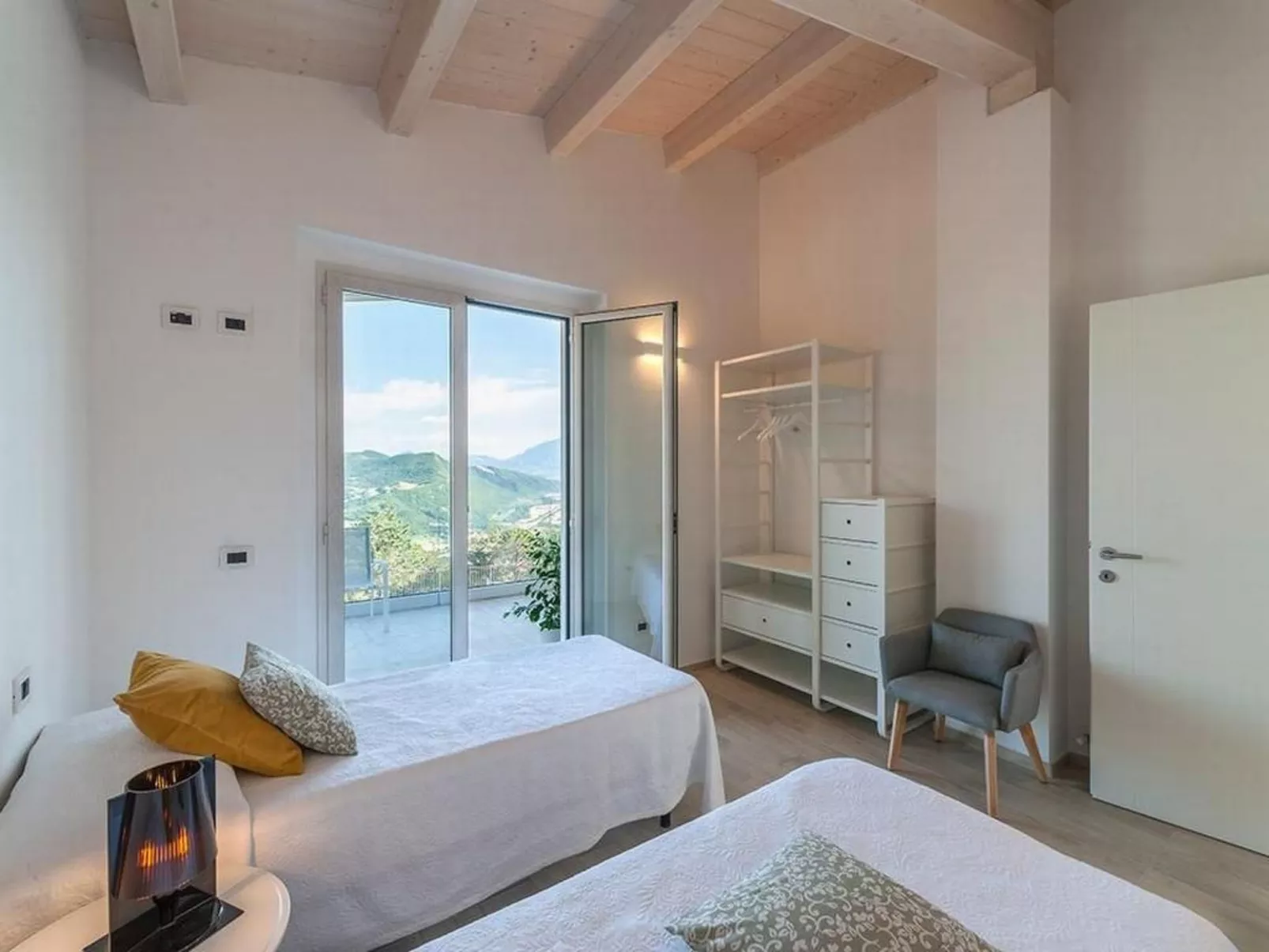 Villa Montefalcone, Außen- und Innenpool-Dedans