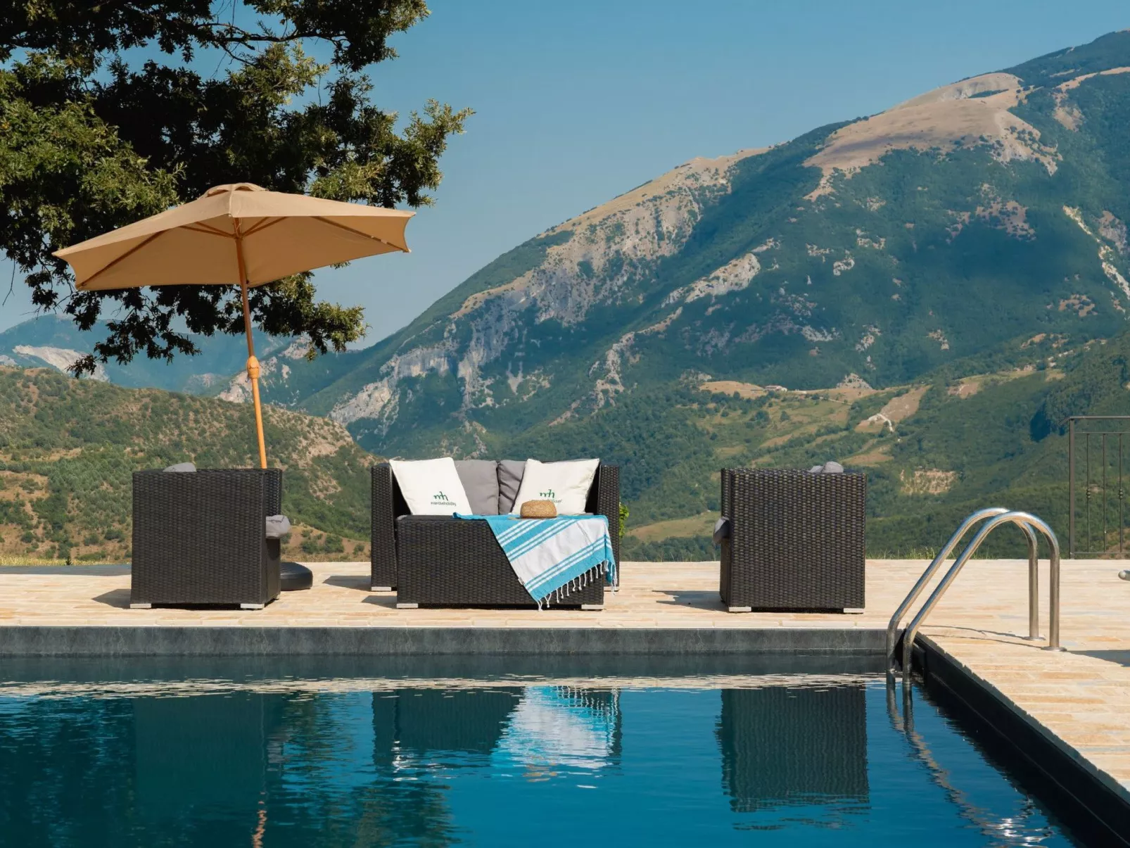 Ca Quattrocchi, Marcheholiday-Draußen