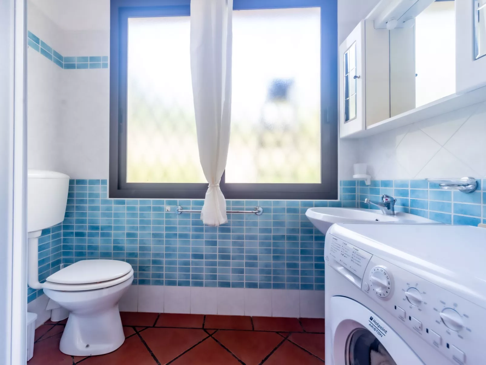 Herrliche freistehende Villa mit Meerblick und nur wenige Gehminuten vom Strand-Drinnen