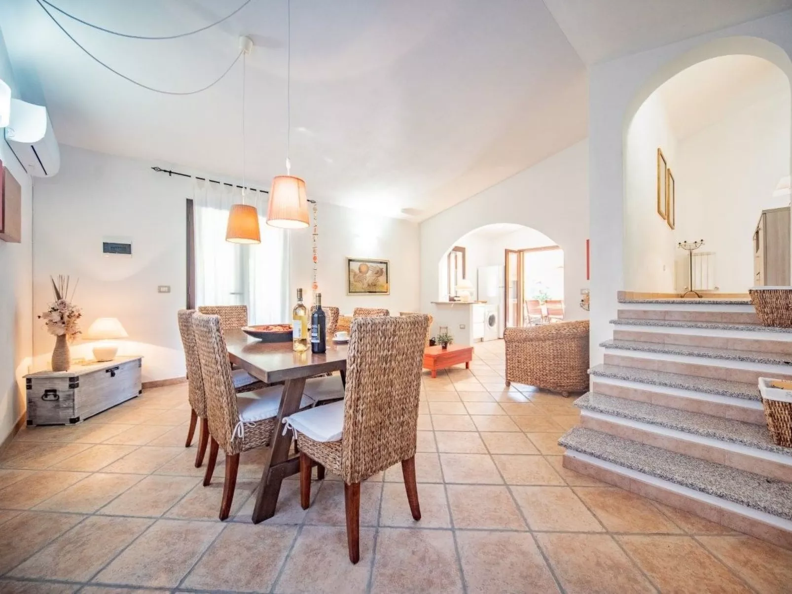 Schöne moderne Villa in privater Lage, umgeben von üppiger Natur-Dedans