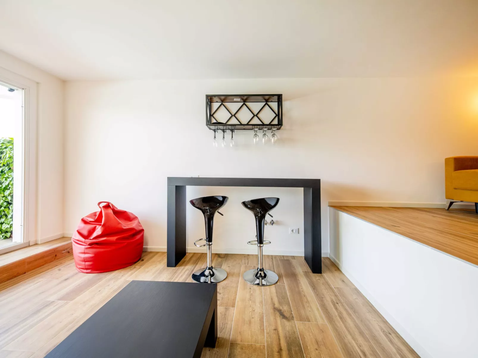 Privater Pool und herrlicher Seeblick-Drinnen