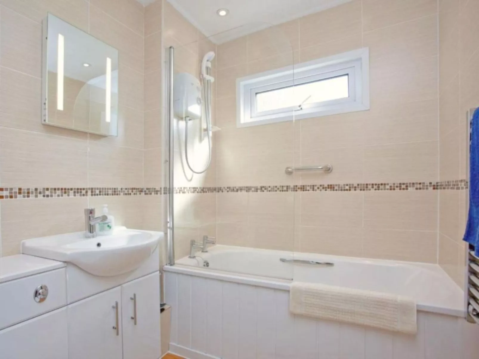 Driftwood Chalet-Inside