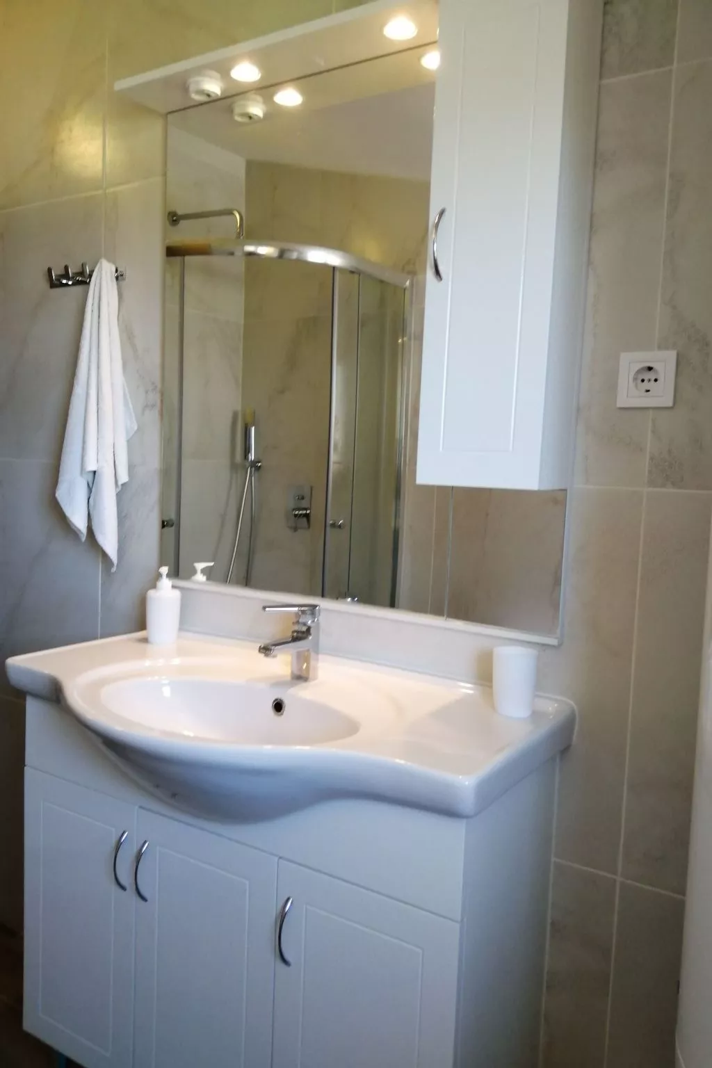 Apartment mit drei Schlafzimmern und Meerblick-Dedans