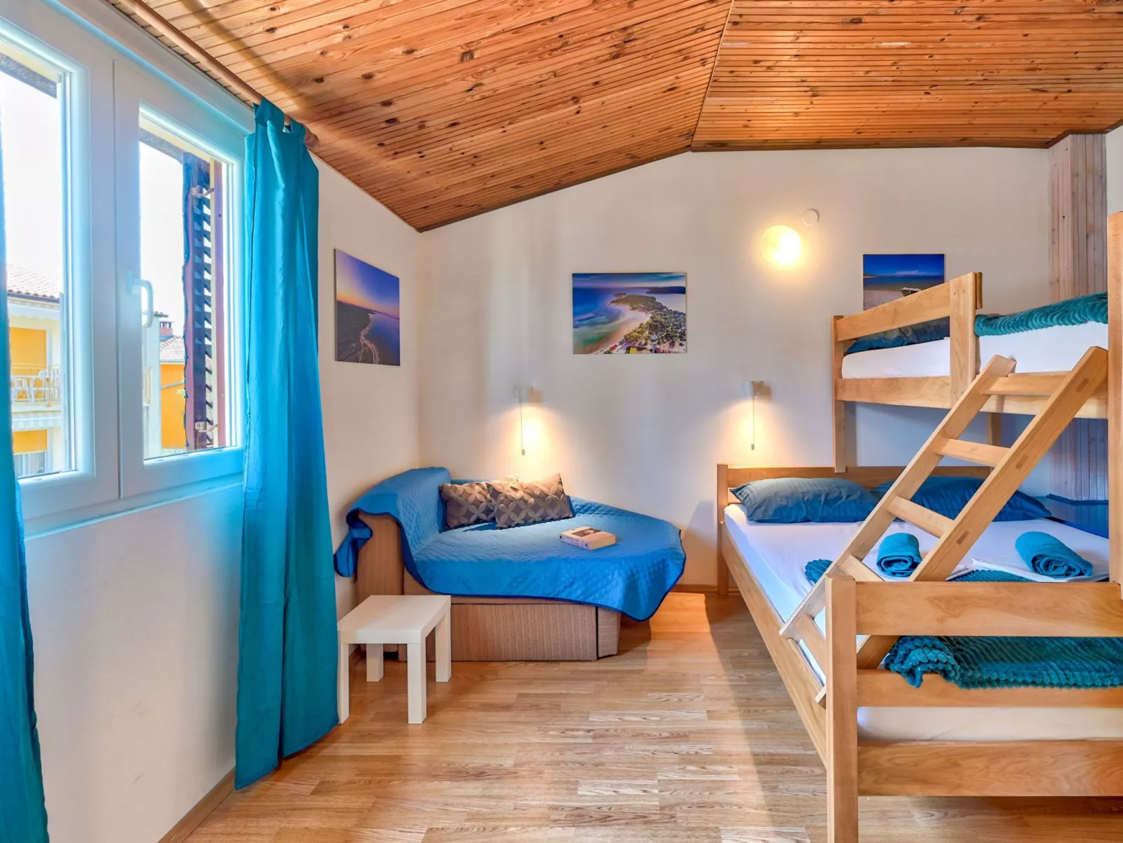 Direkt am Strand-Drinnen