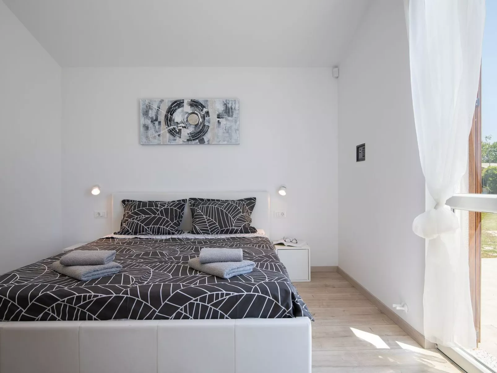 In Pomer mit Parkplatz-Drinnen