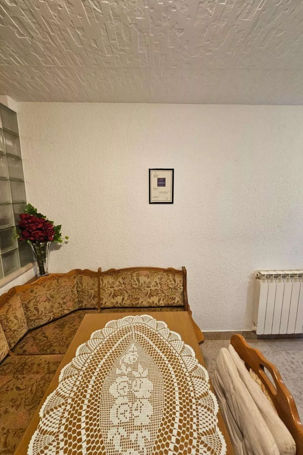 "Second" mit Terrasse-Drinnen