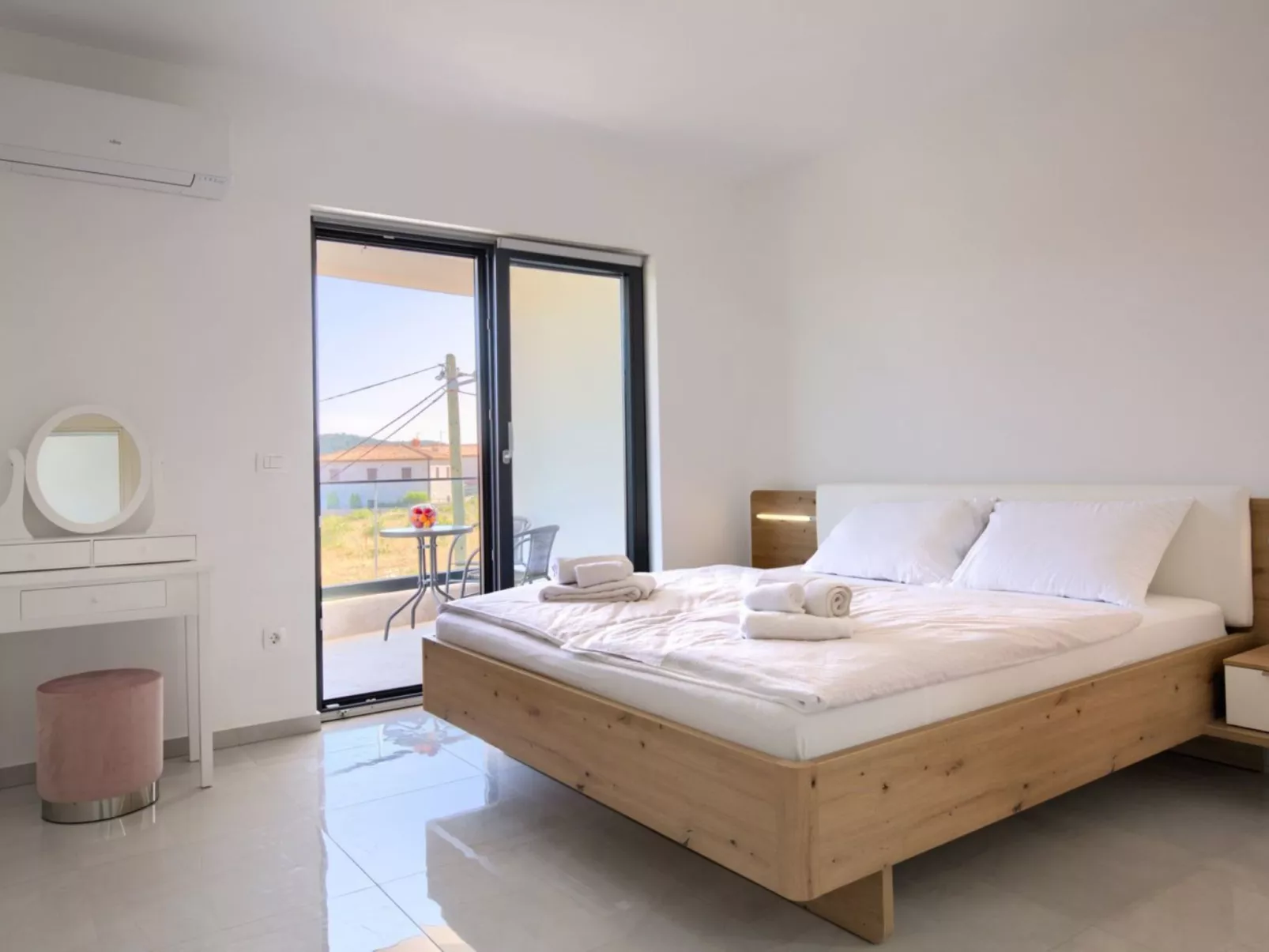 Villa Delfin mit Pool-Image-tags.info