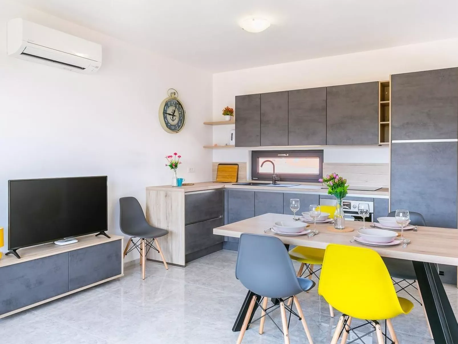 Wohnung "Nevia B6" mit Blick auf das Wasser-Dedans