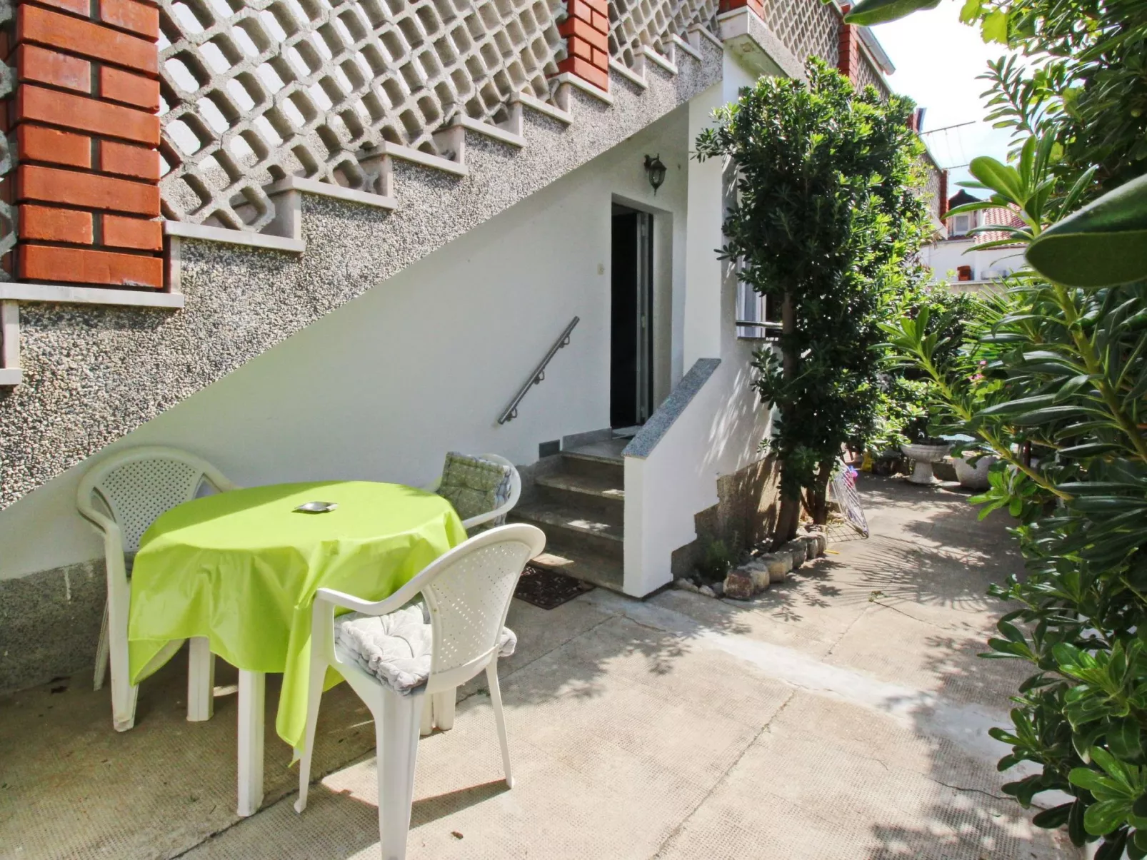 Charmante Ferienwohnung in Baška mit Eigener Terrasse-Draußen