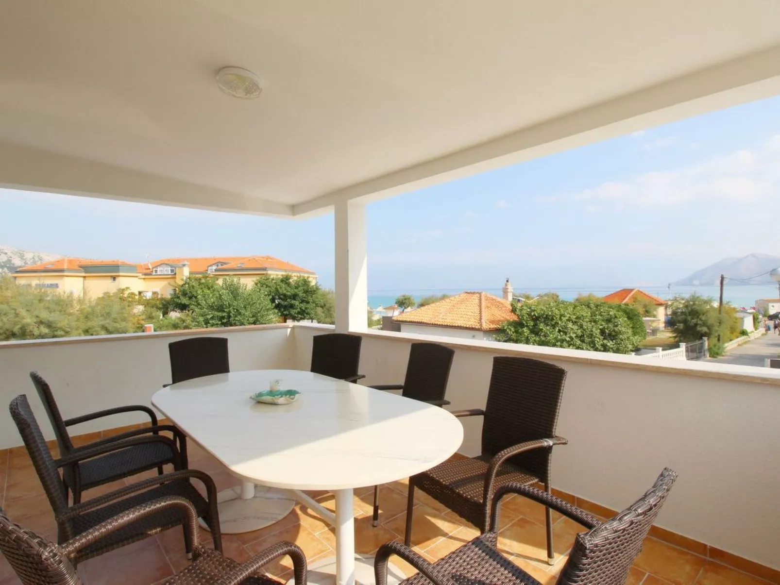 Pintar A4+2 Zarok-Outside