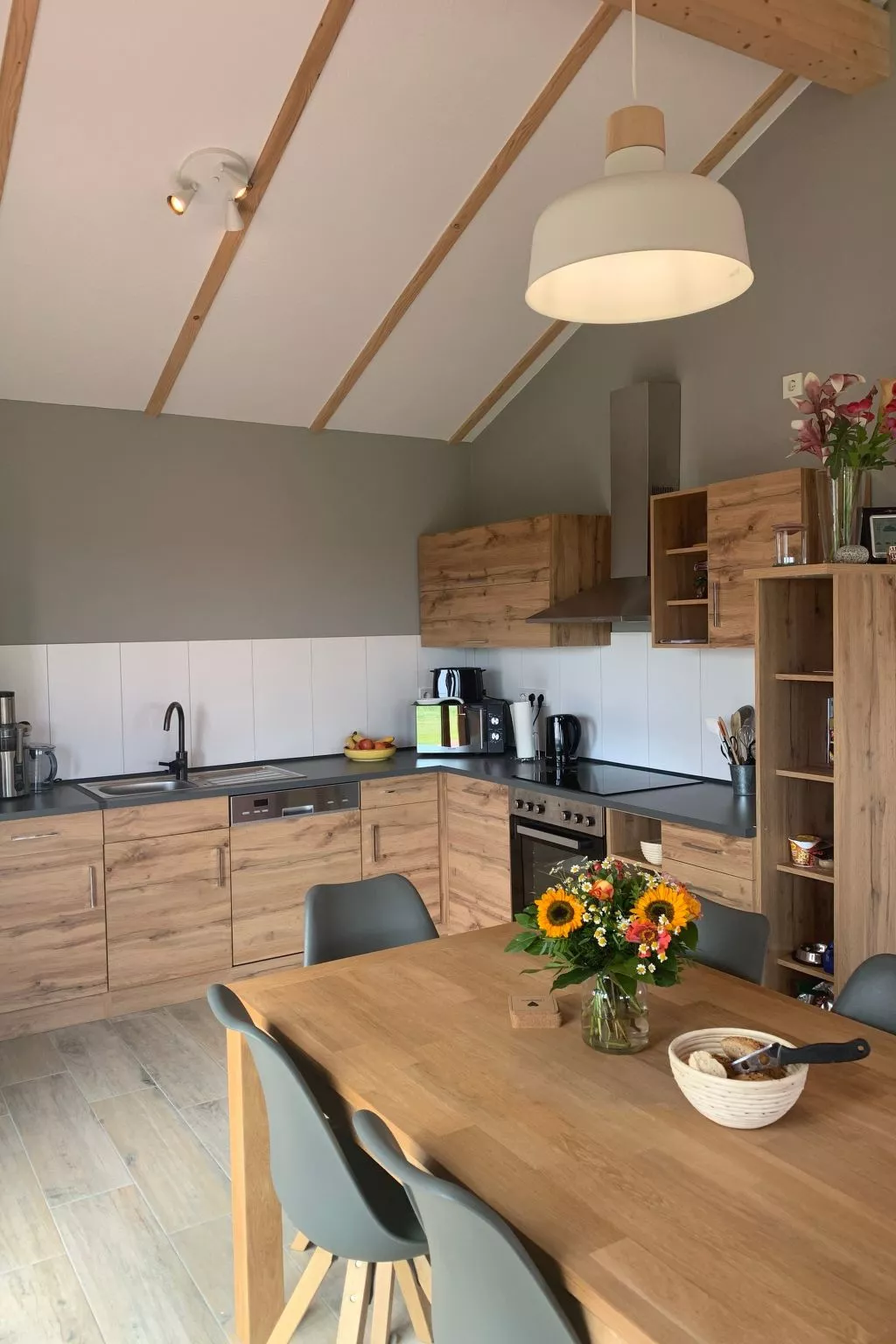 G9 eingezäuntes Haus in Randlage mit Weitblick - Drinnen