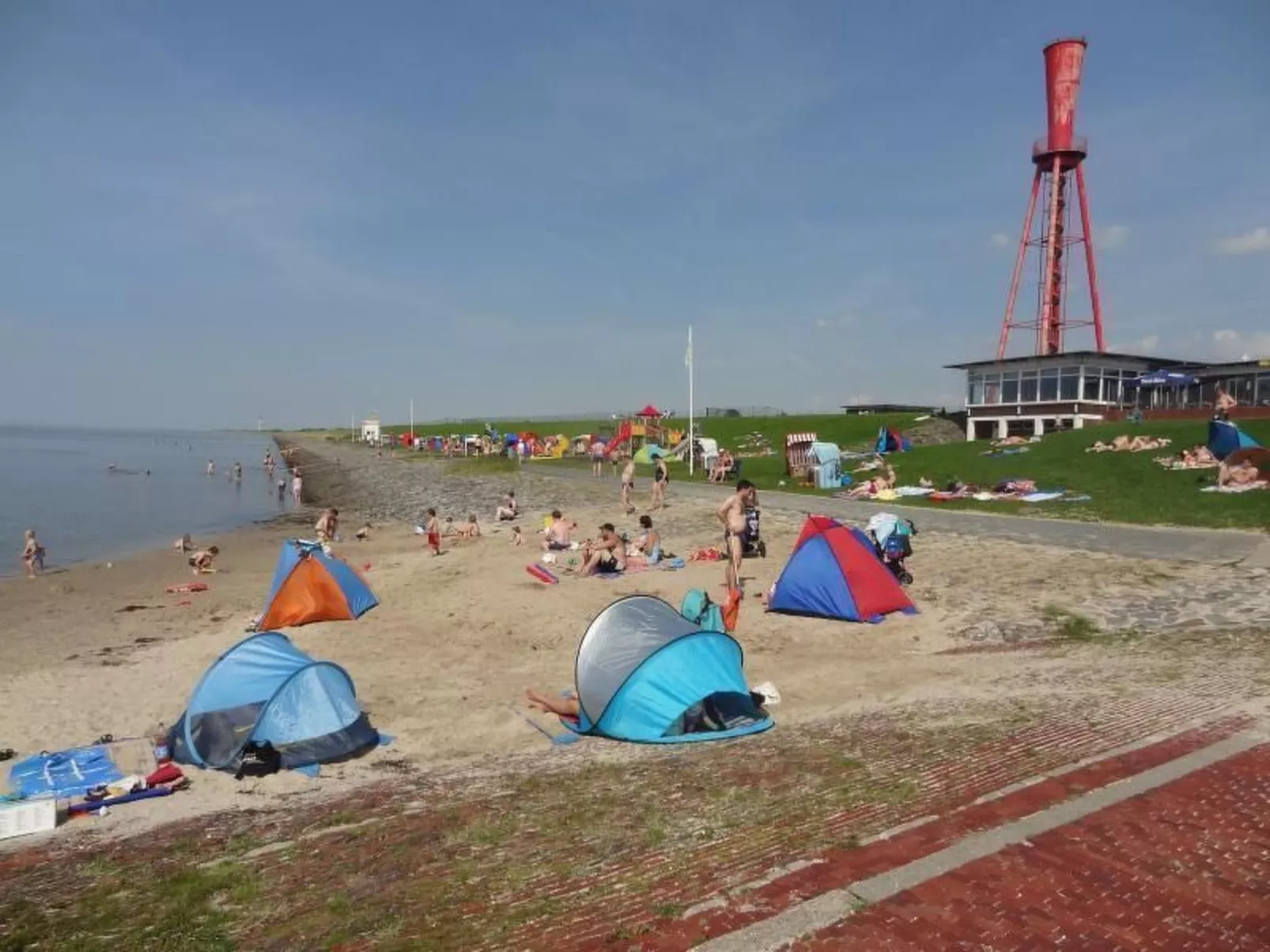 Hochwertiges Ferienhaus in einem Ferienpark-Dehors