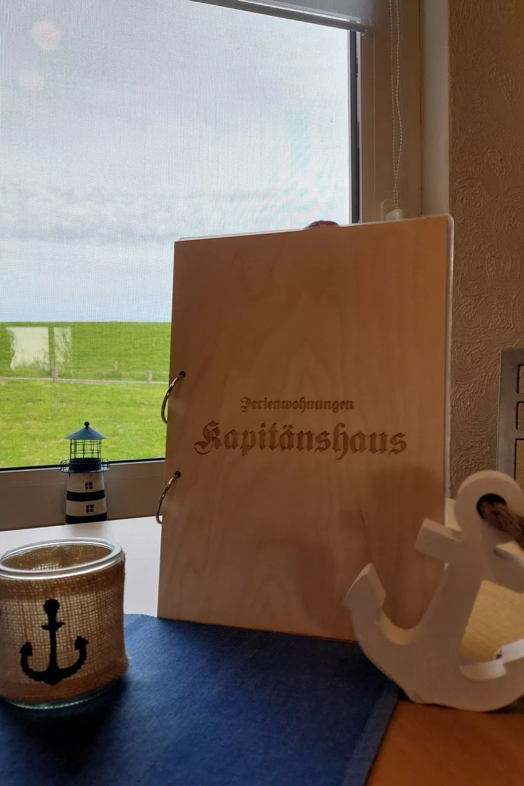 Mastkorb mit Grill und Garten-Draußen