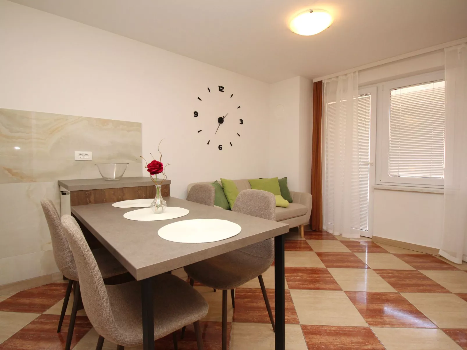 Modern eingerichtete Apartment für 4 Personen ideal für Famillien mit Kinder im-Drinnen