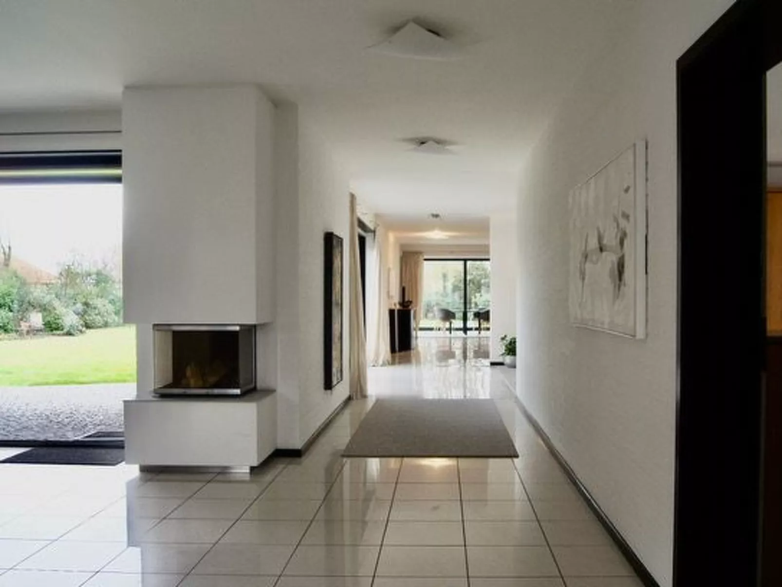 Großzügiges Haus mit traumhafter Gartenanlage-Drinnen