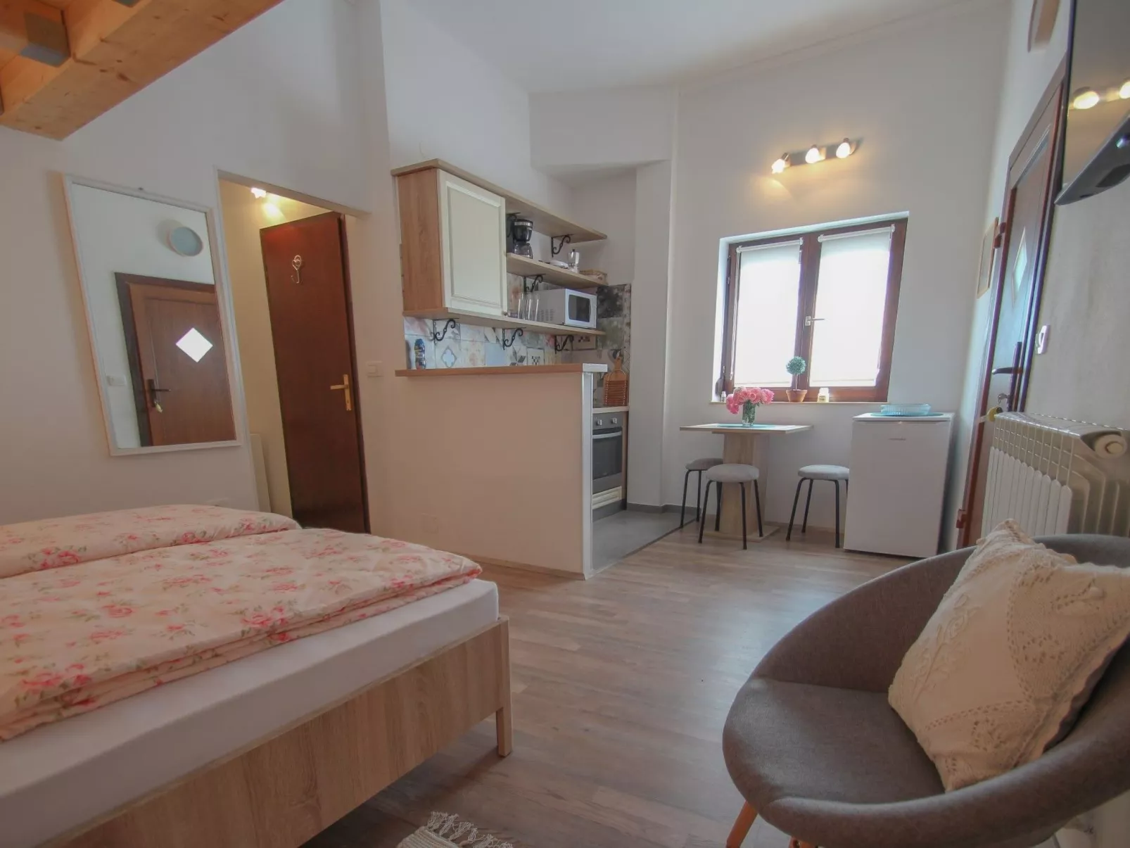 Wohnung "Lana" mit Terrasse-Drinnen