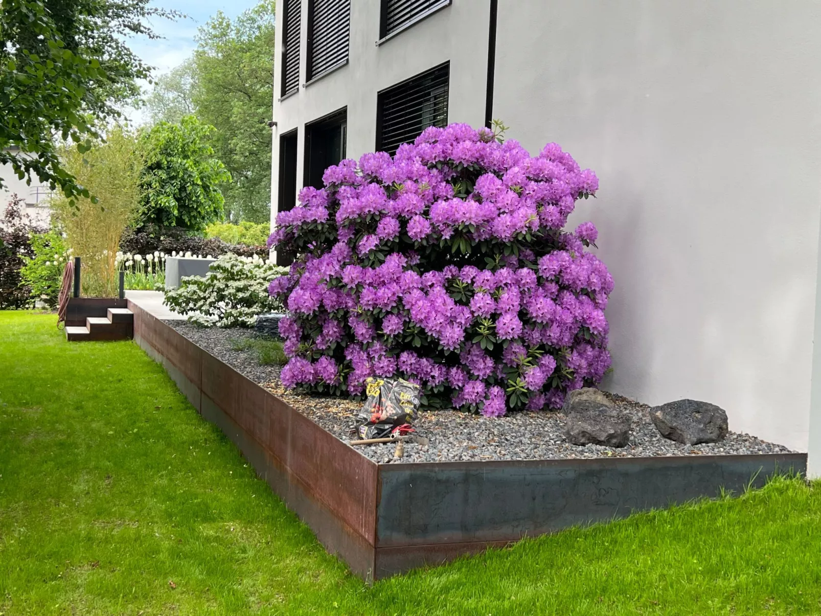 Modernes Einfamilienhaus-Draußen