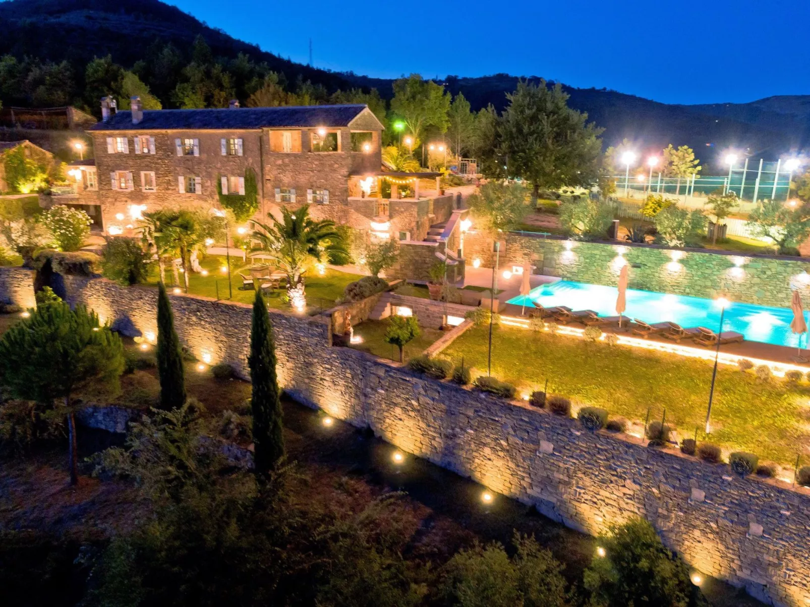 Tolle Villa Sancta Maria Motovun mit Pool-Dehors