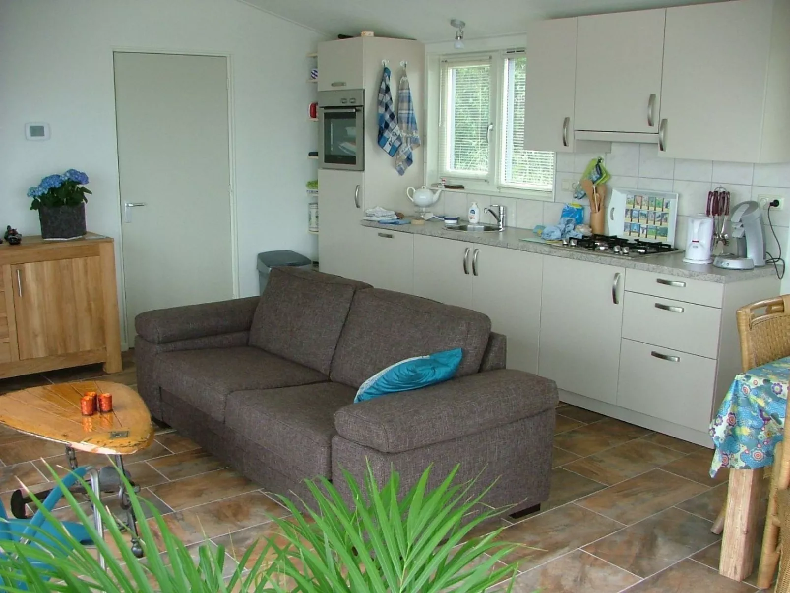 Boot "De Frijheit" mit Blick auf das Wasser-Image-tags.info