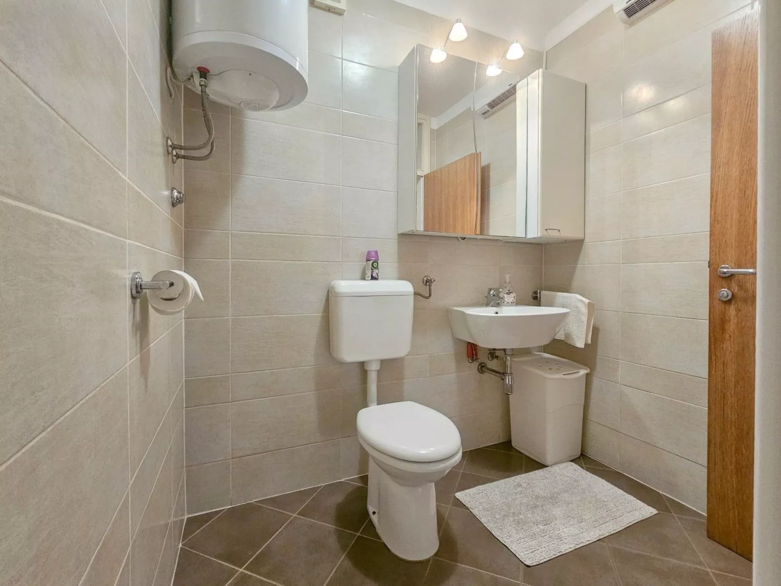 Wohnung "Senka" direkt am Strand-Inside