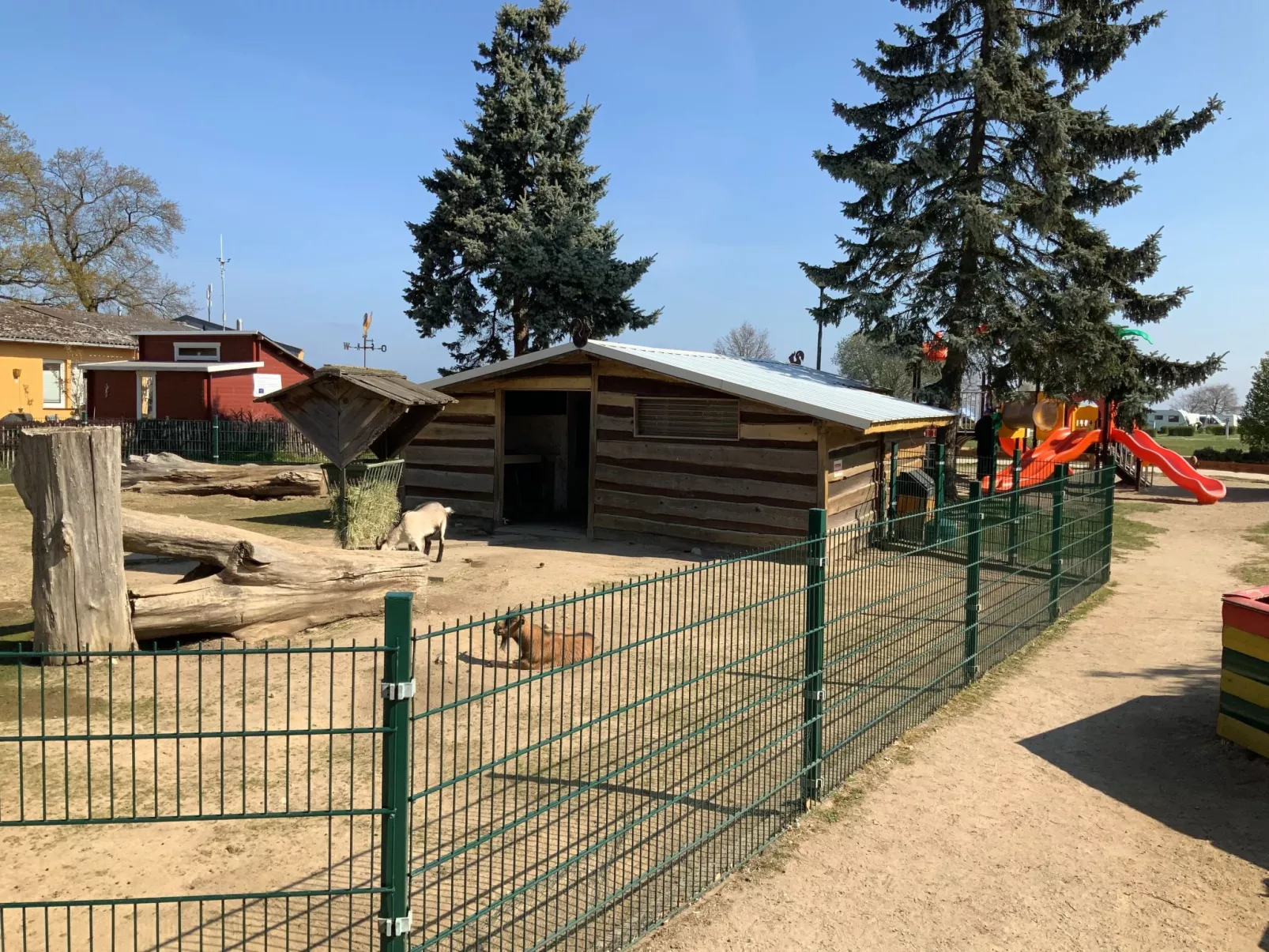 In Hoben mit Grill und Terrasse-Draußen