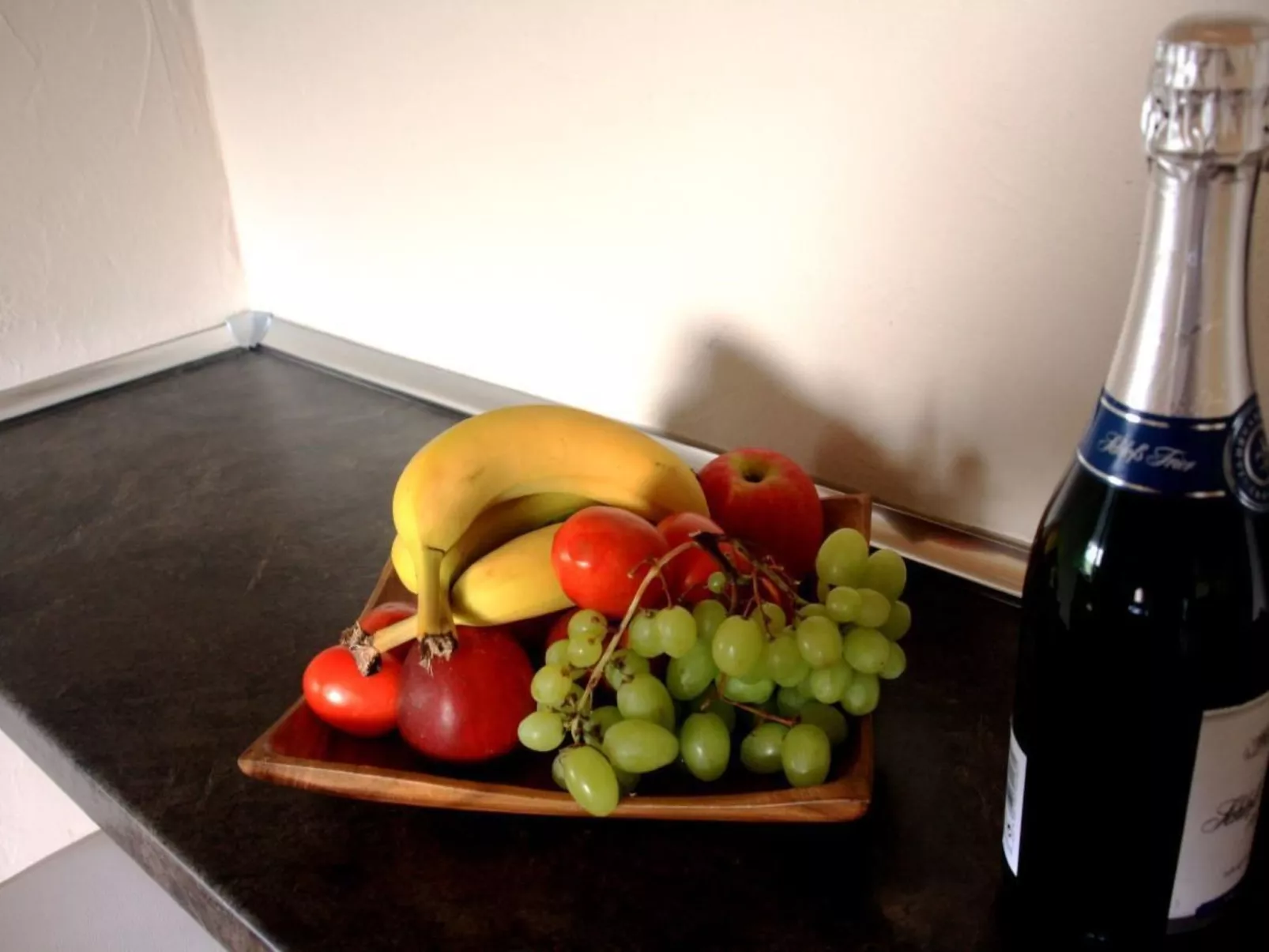 Mit Blick auf das Wasser-Dedans