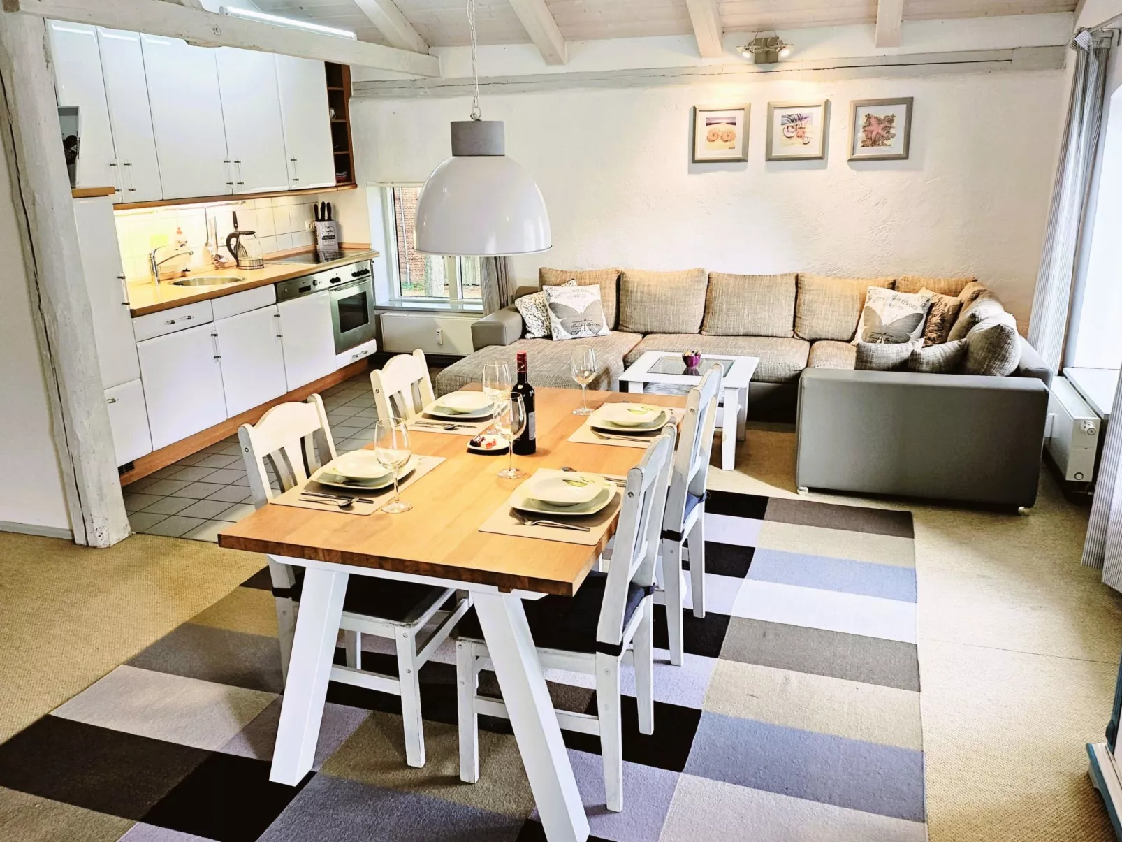 Gutshof-Ambiente 5-Drinnen