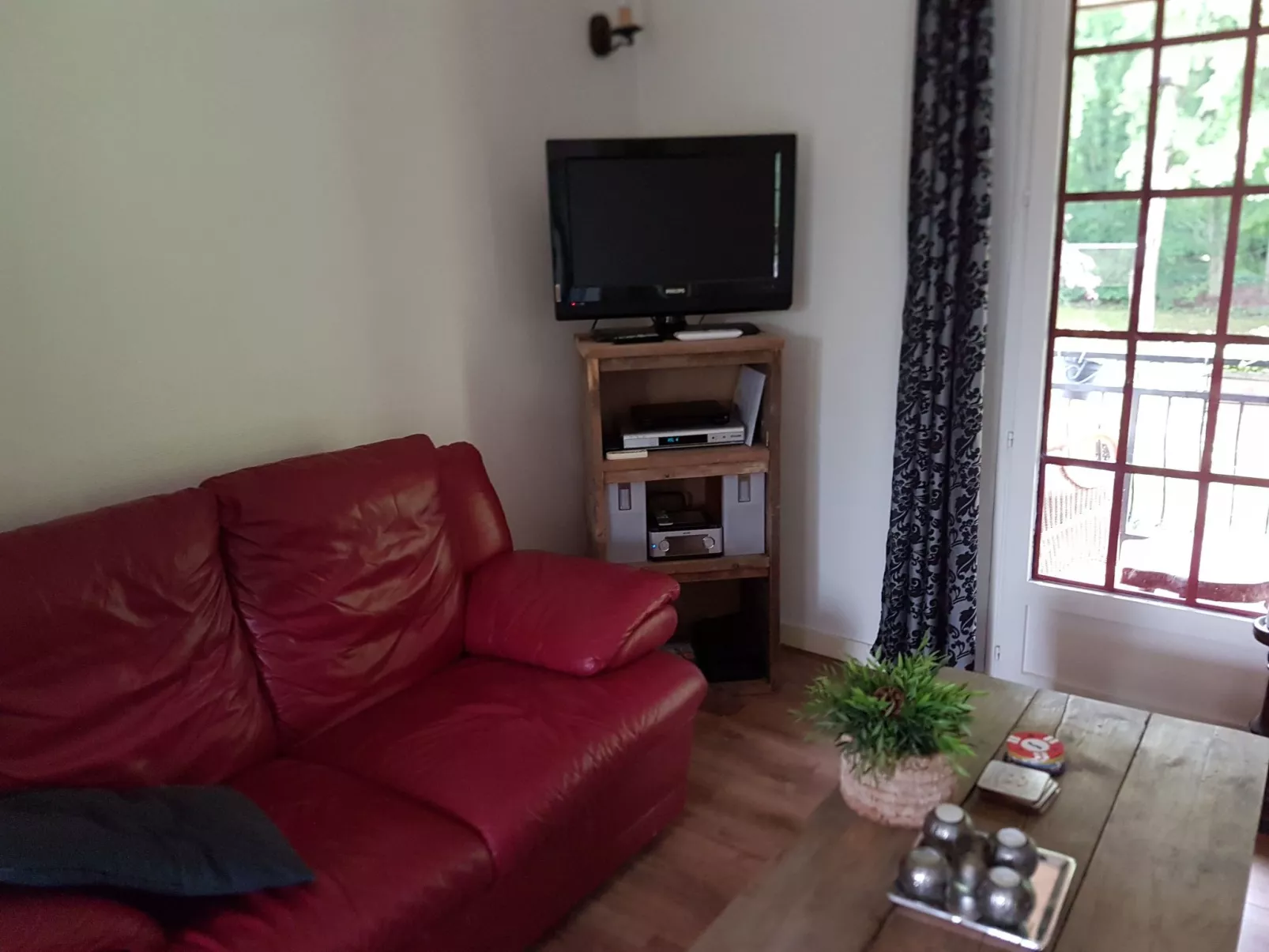 Mit Garten, Grill und Terrasse-Drinnen