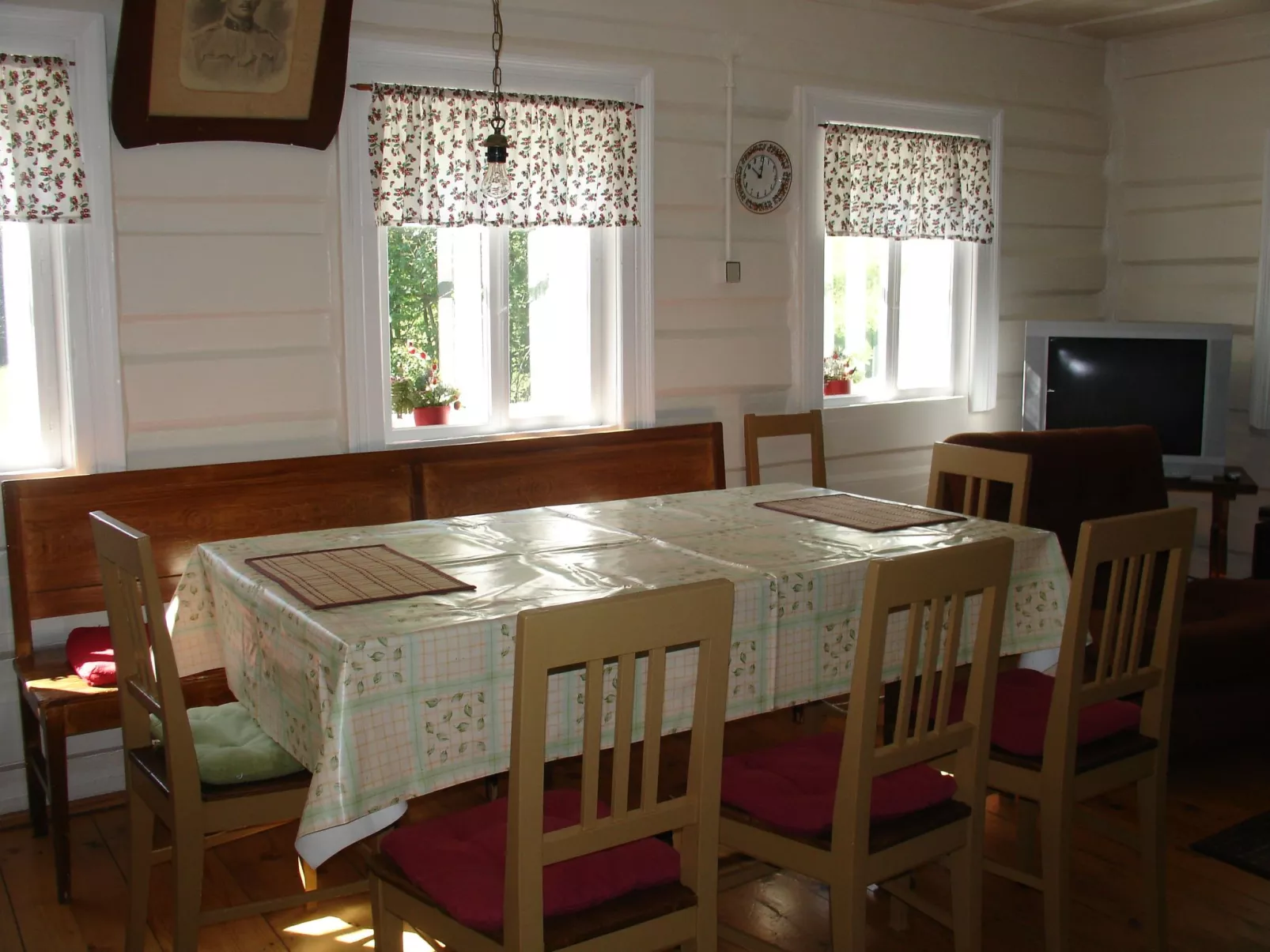 Charmantes, traditionelles Holzhaus-Image-tags.info