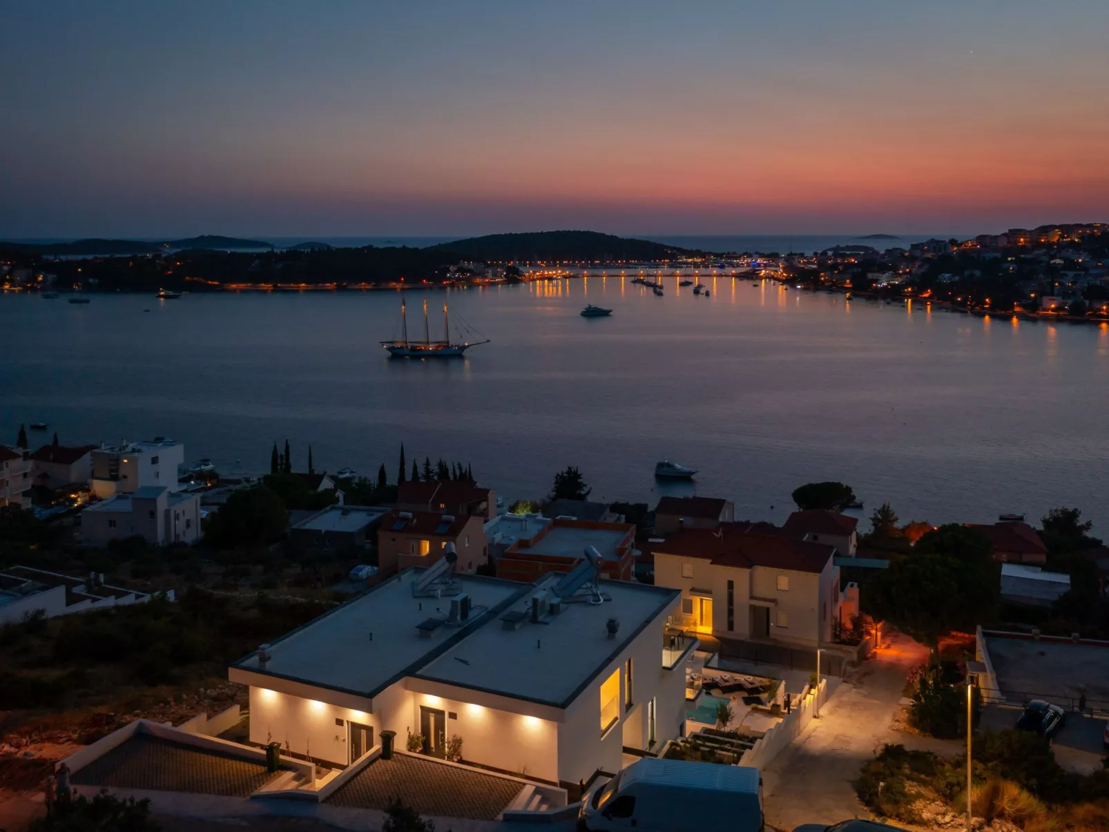 In Dvornica mit Privatem Pool-Outside