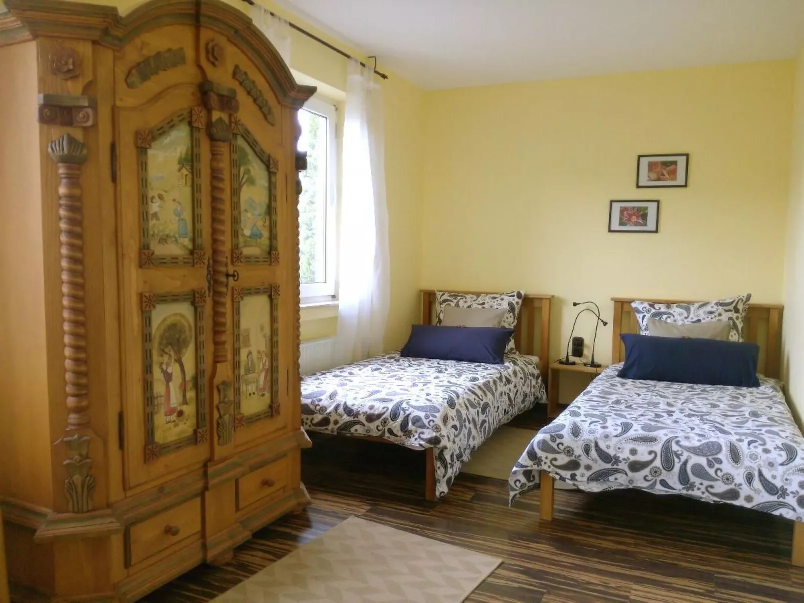 Mit Balkon und Rheinblick-Drinnen